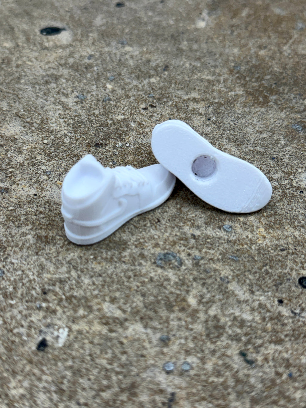 Ghost Kicks | White