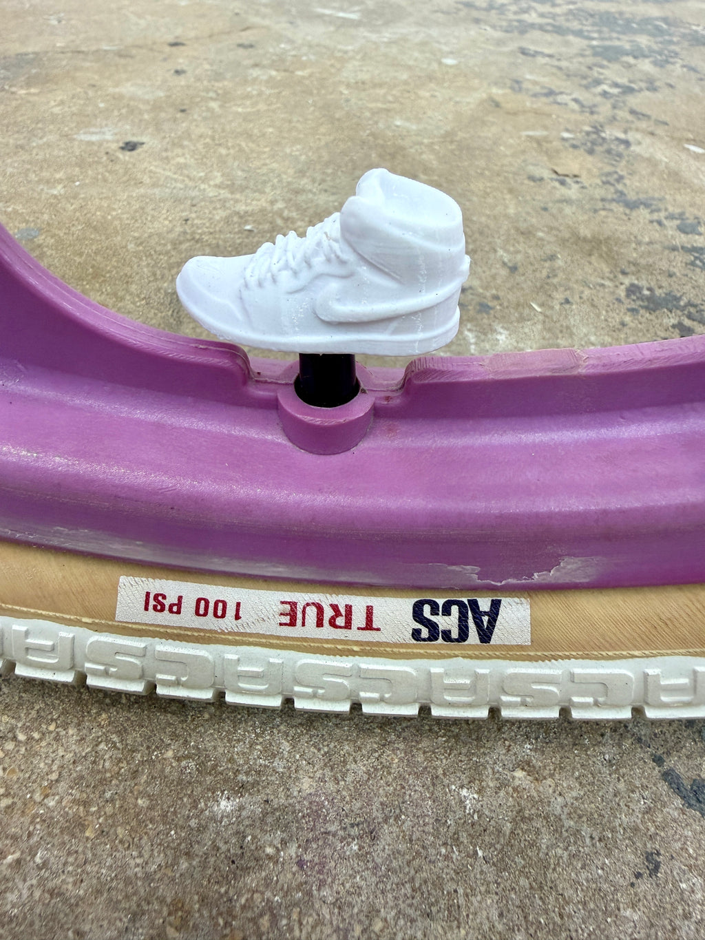 Ghost Kicks | White